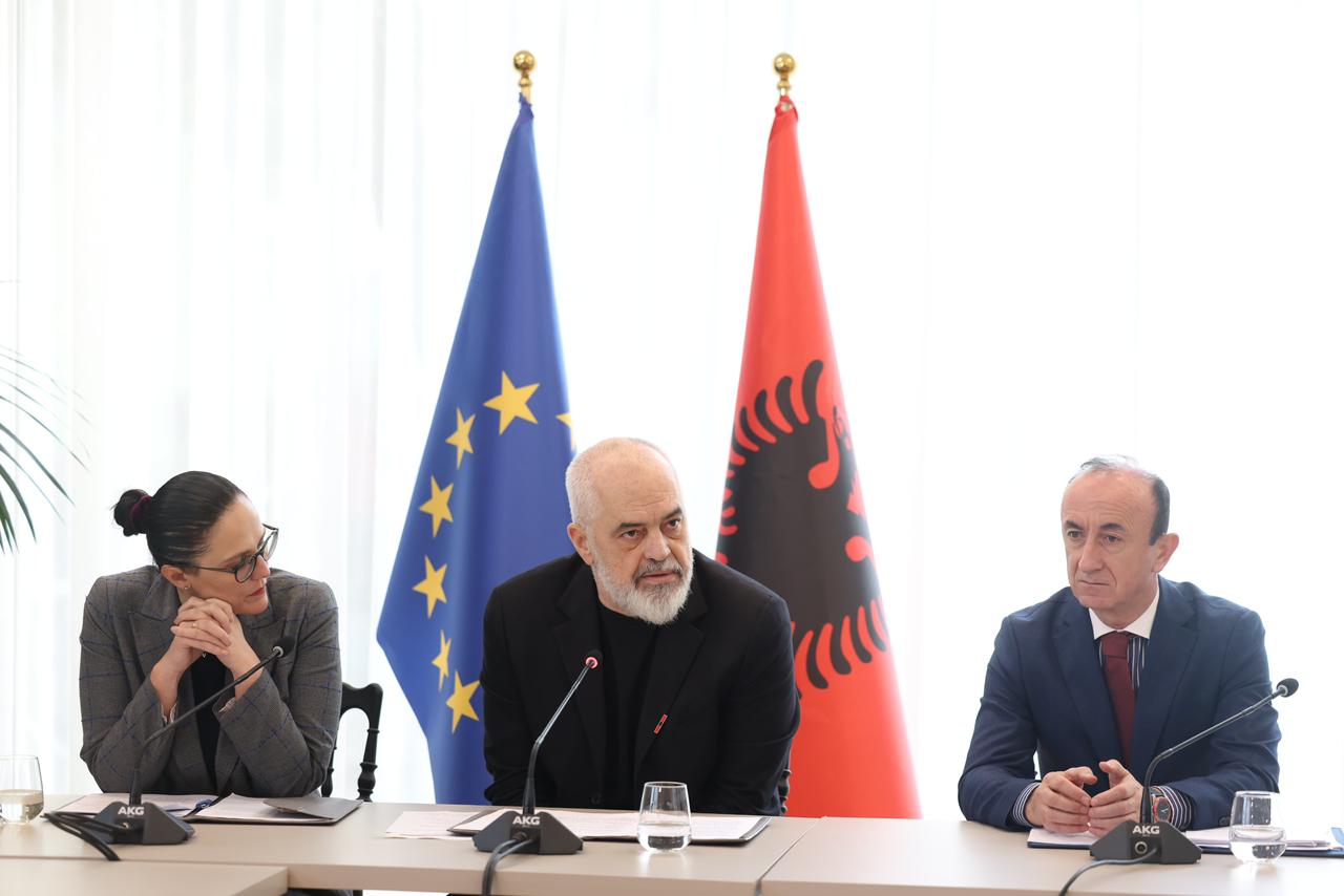 Rama sfidon Dash Sulën  Të shohim si do ta bëjë detyrën se s ka lënë gjë pa thënë