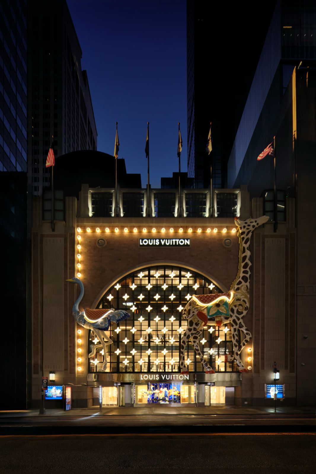 Dyshohet se pastroi paratë e një shqiptari, Louis Vuitton gjobitet me 500 mijë euro