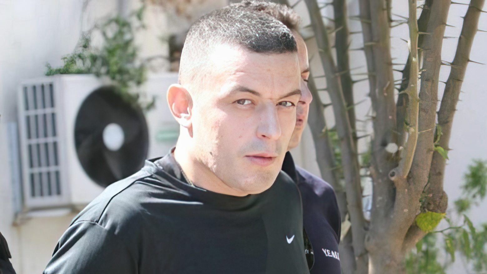 Vrasja në burgun grek nën “hijen” e Alket Rizait, arrestohet kryegardiani