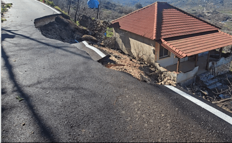 Shembet pas pak muajsh rruga 650 mijë euro në Mallakastër  e ndërtoi Llazo