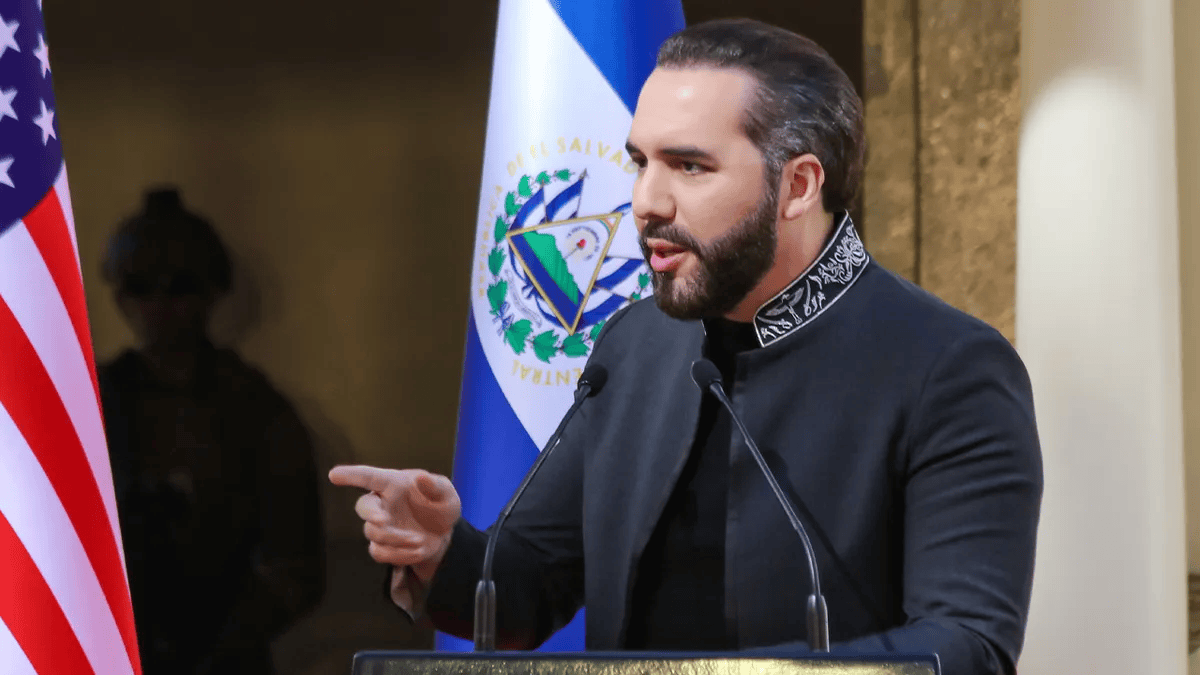 Presidenti i El Salvador: Bandat kriminale adhuronin Satanin, kryenin rituale demonike!