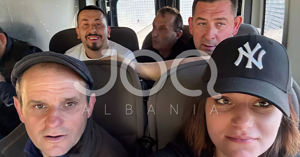 Punonjësi i  Berçani Security  grushton protestuesit  policia e mbron