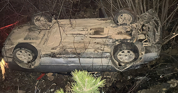 Audi fluturon dhjetëra metra në përrua, gjendet i plagosur 49-vjeçari