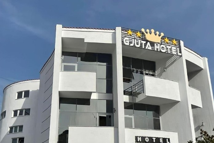 Plagosja e të dashurës 18 vjeçare me armën e tij  arrestohet nipi i Vladimir Gjutës