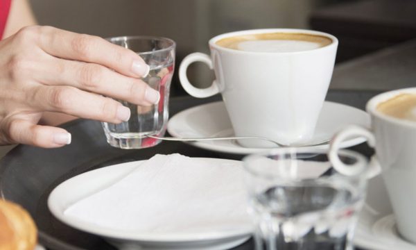 Uji barazon dhe tejkalon kafenë  çmimet në bare rriten deri në 30 