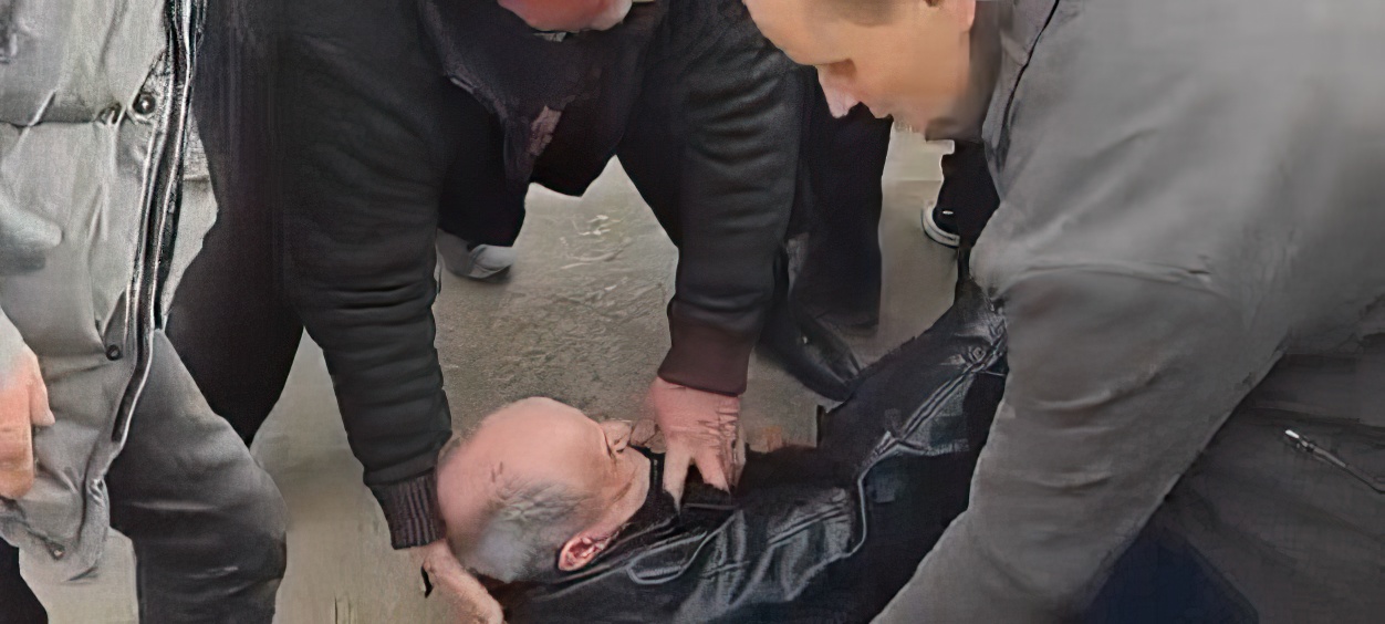 Momenti kur protestuesi bie pa ndjenja  policia bën sehir