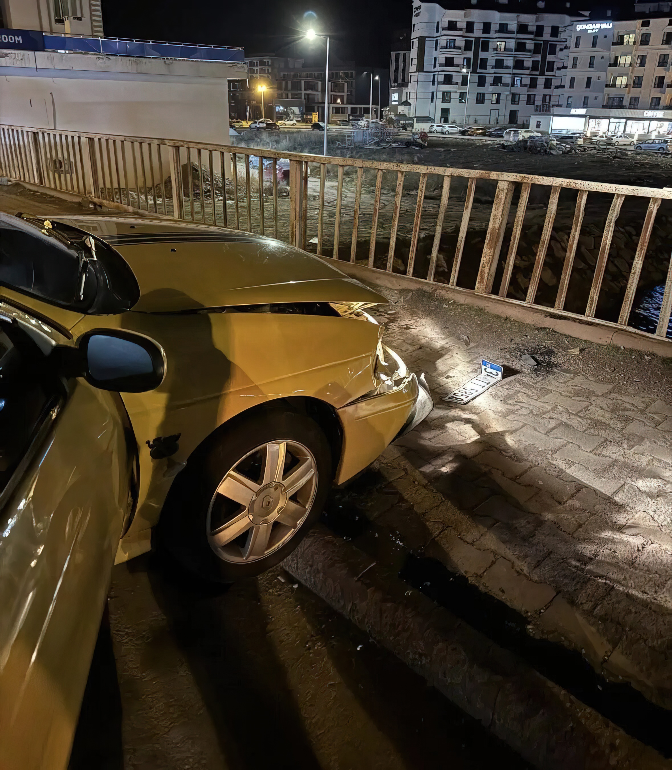 Rey Manaj përfshihet në aksident automobilistik në Turqi