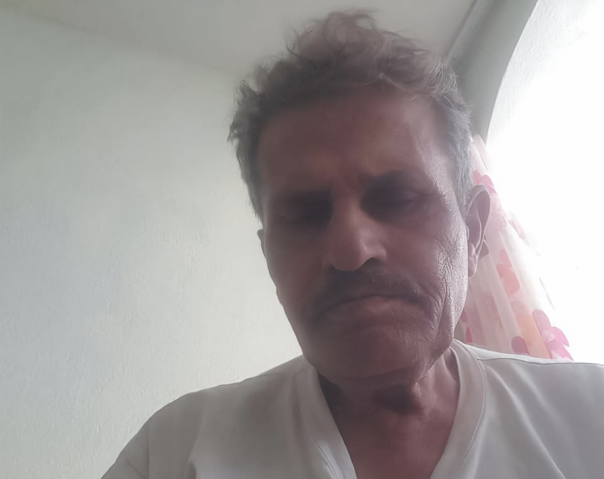 Gjysh Xhemali ka humbur që dje në Tiranë  nuk mban mend as rrugët