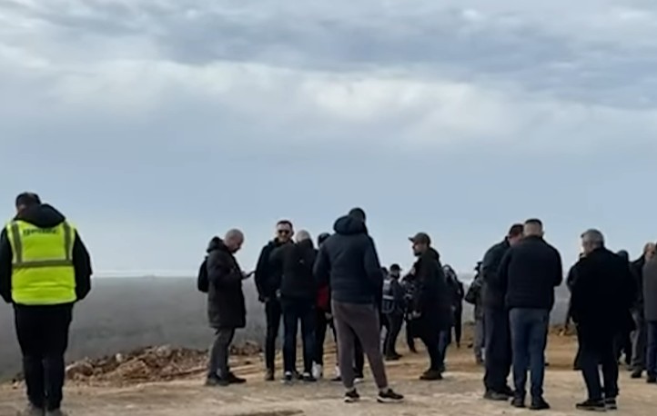 Rrjolli kundër resortit të Ulajt  Dita 3 e protestës  përplasje me policinë