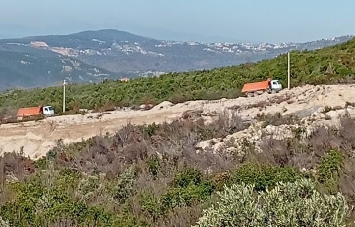 Gurorja e Çaushit po shkatërron dy fshatra në Tiranë  mbrohet nga socialisti