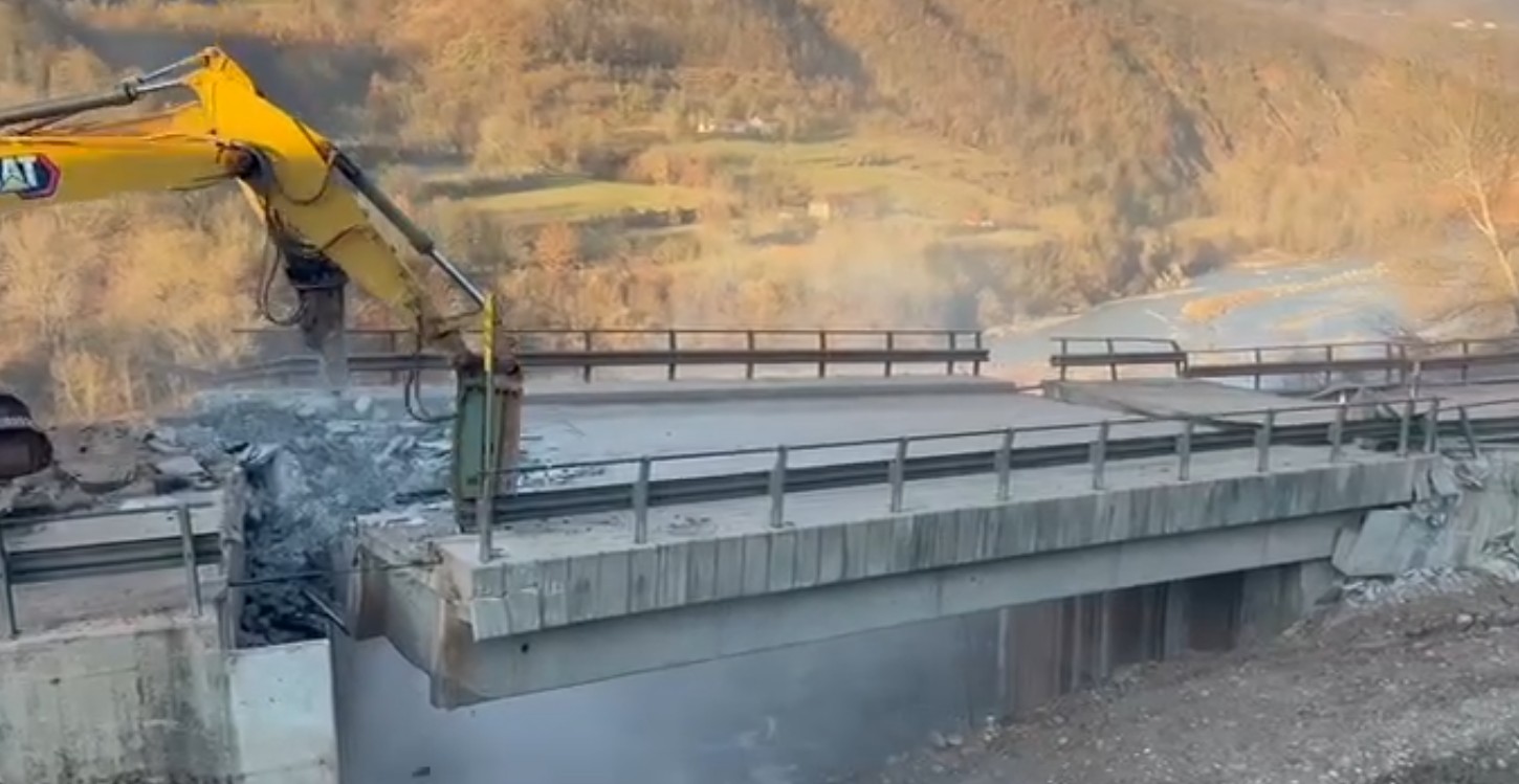 Rrëshqitja e tokës  demontohet ura e Dragostunjës  do bëhet një e re 