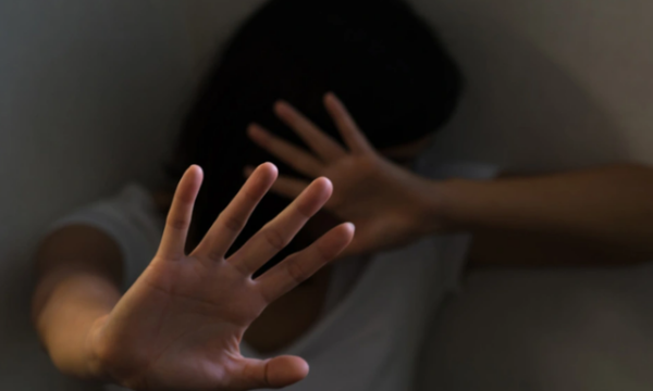 Dhuna në familje fenomen shqetësues në Kosovë, 75% e viktimave janë gra
