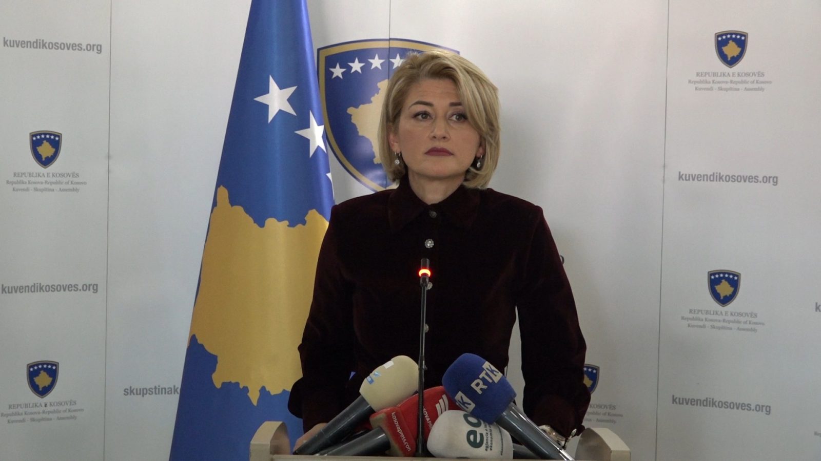 Kusari-Lila: Çmimet e naftës varen nga importi, s’ka vend për panik në tregun kosovar