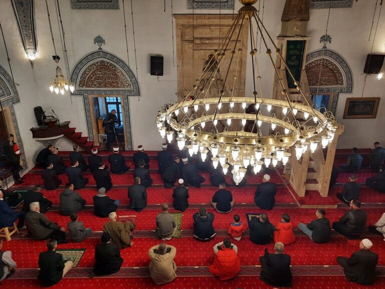 BIK: Falja e Fitër Bajramit bëhet në orën 06:18