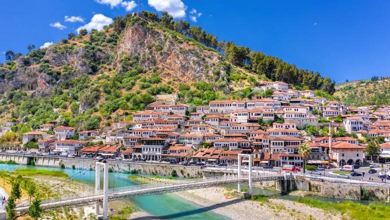 Media çeke  Shqipëria me plazhe kristal  kultura autentike