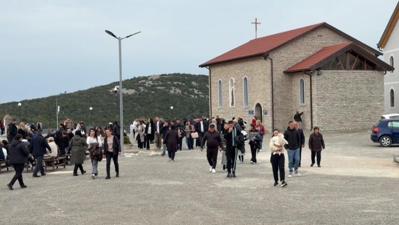 Nis pelegrinazhi i 13 të martave në Kishën e Laçit, besimtarë nga gjithë vendi drejt Shna Ndout