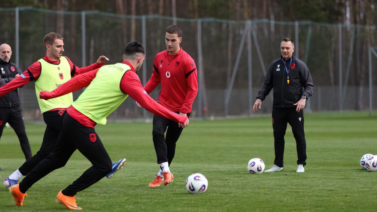 Pas zhgënjimit me Poloninë  Kombëtarja kryen stërvitjen për miqësoren me Ukrainën