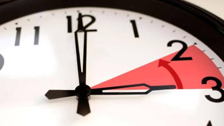 Nesër ndryshon ora  akrepat lëvizin 60 minuta para
