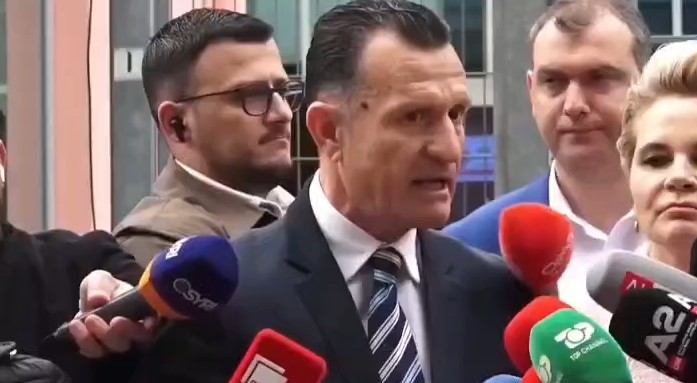 Çfarë është Monika  zoti apo zonja 