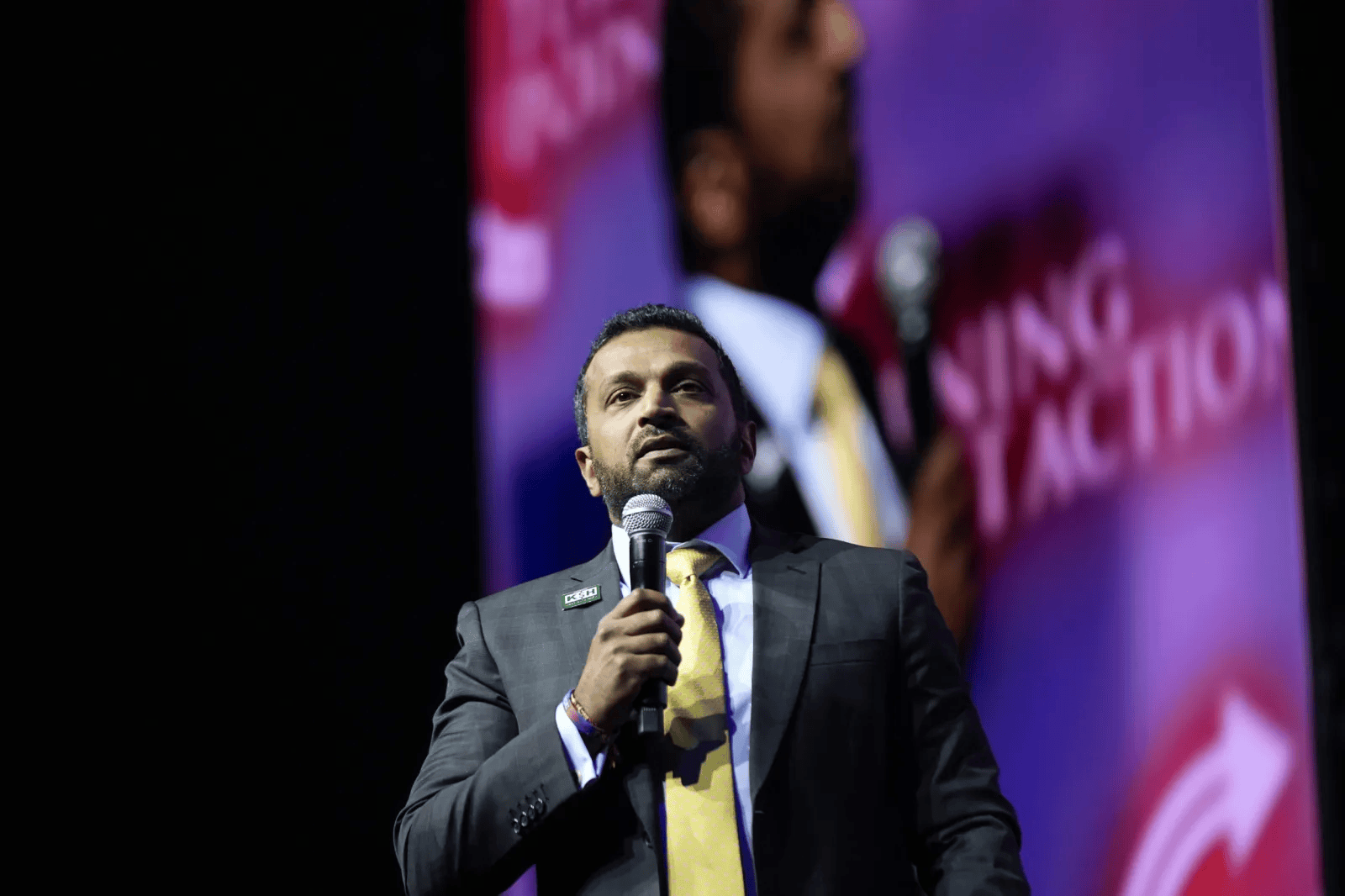 Hakerë të lidhur me Iranin aksesojnë emailin personal të drejtorit të FBI së  publikohen materiale private