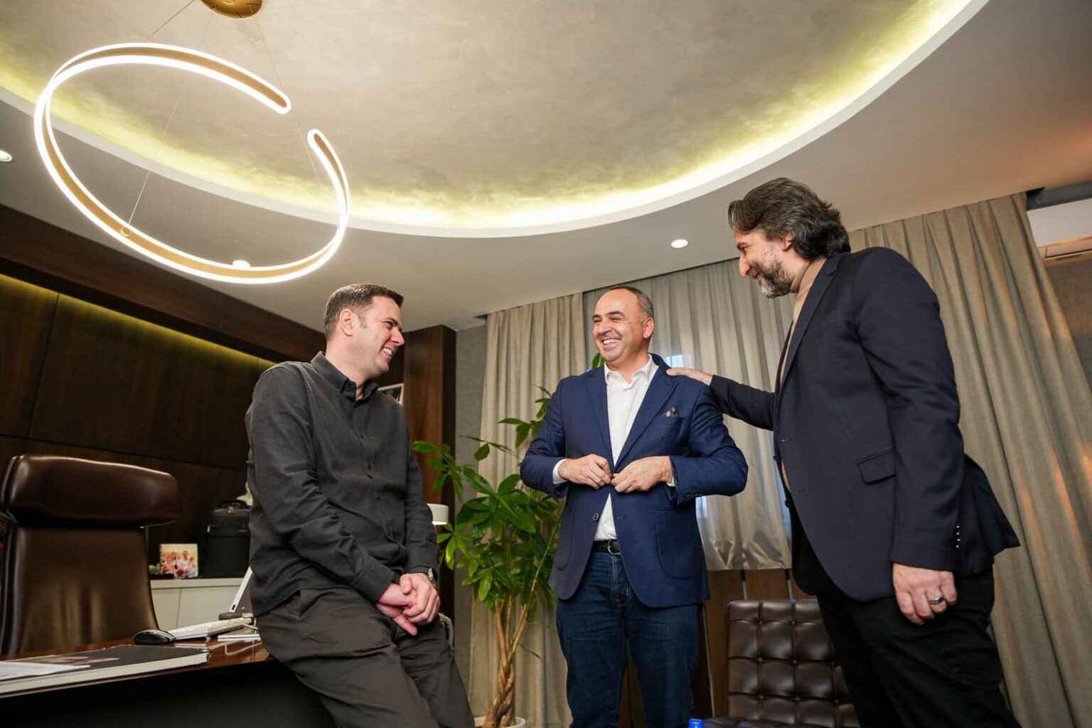 Shkëmb Manaj paralajmëron ardhjen e Vjosa Osmanit në LDK