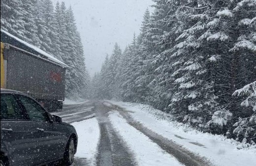 Mbetet e bllokuar rruga Pejë-Kullë-Rozhajë