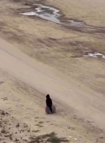 Fëmijëri e vjedhur në Gaza  Mes luftës  ata kërkojnë vetëm ujë