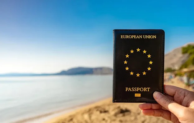 Rreth 522 mijë shqiptarë kanë marrë shtetësi në një nga vendet e BE së