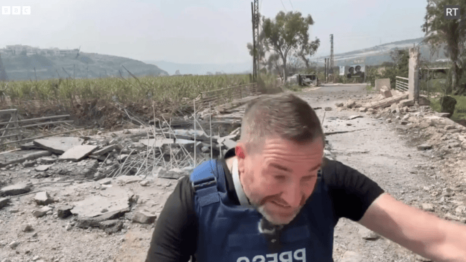 Raketa shpërtheu pak metra larg tij  gazetari i shpëton mrekullisht vdekjes