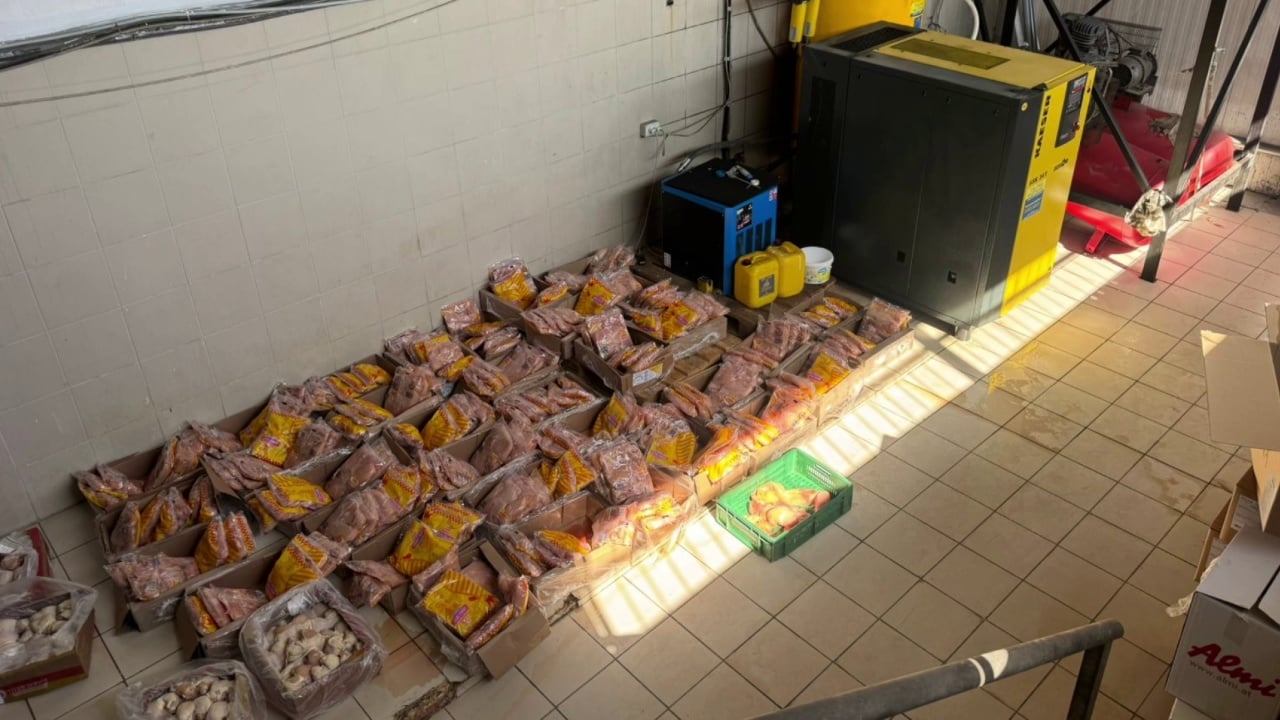 “Kuaj të ngordhur bëheshin sallam!” mishi lihej në tokë, mes mykut e ndryshkut… klientët e ish-punonjës të KMY rrëfejnë eksperiencat rrëqethëse