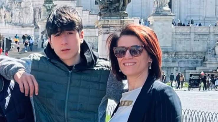 Shqiptari dhunoi nënën dhe u vetëmbyt  E ëma s di asgjë për të birin  ende në koma