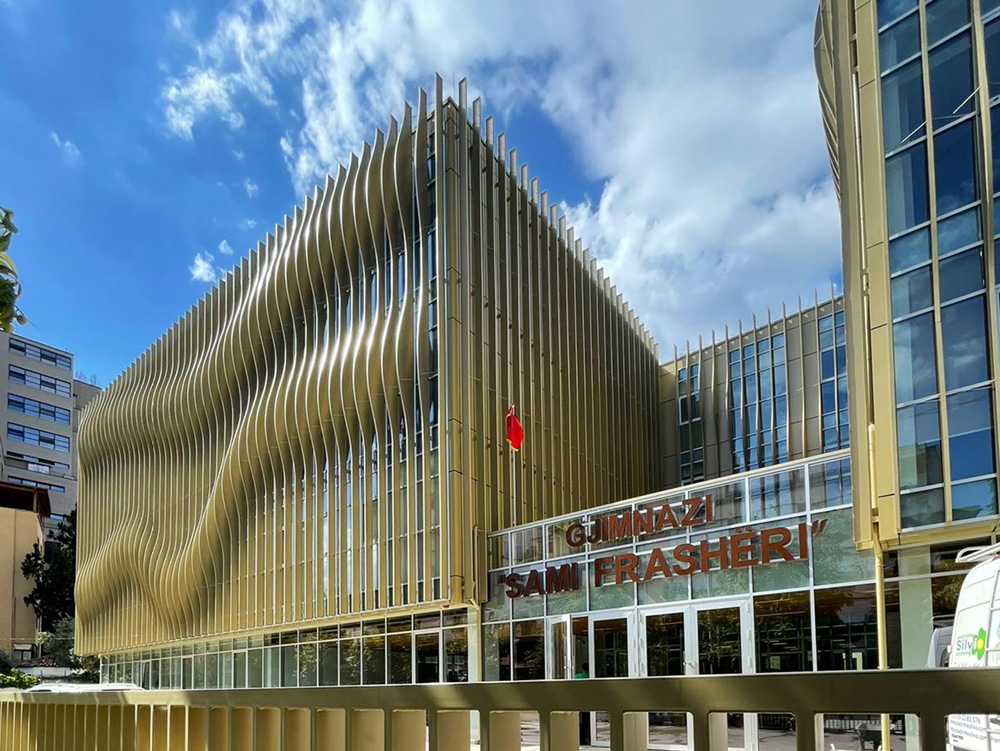 Rroga minimale 500 euro  Sekretarja e gjimnazit në Tiranë  Rritja vetëm për show