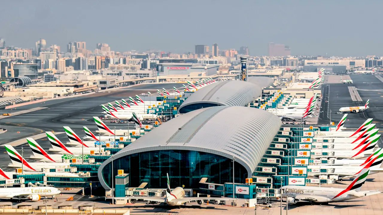 Shpërthim pranë aeroportit të Dubait  pezullohen të gjitha fluturimet