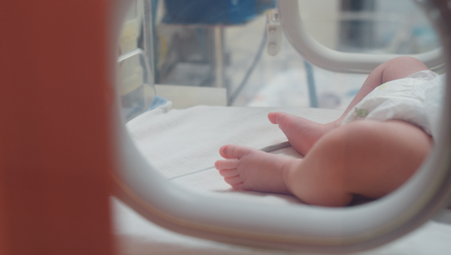 U dërgua me urgjencë në Tiranë  si përfundoi foshnja 2 muajshe përfundoi në kujdes intensiv