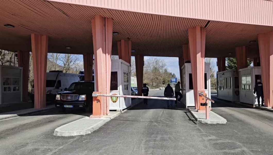 Dyndje në kufi për naftë dhe ushqime më të lira