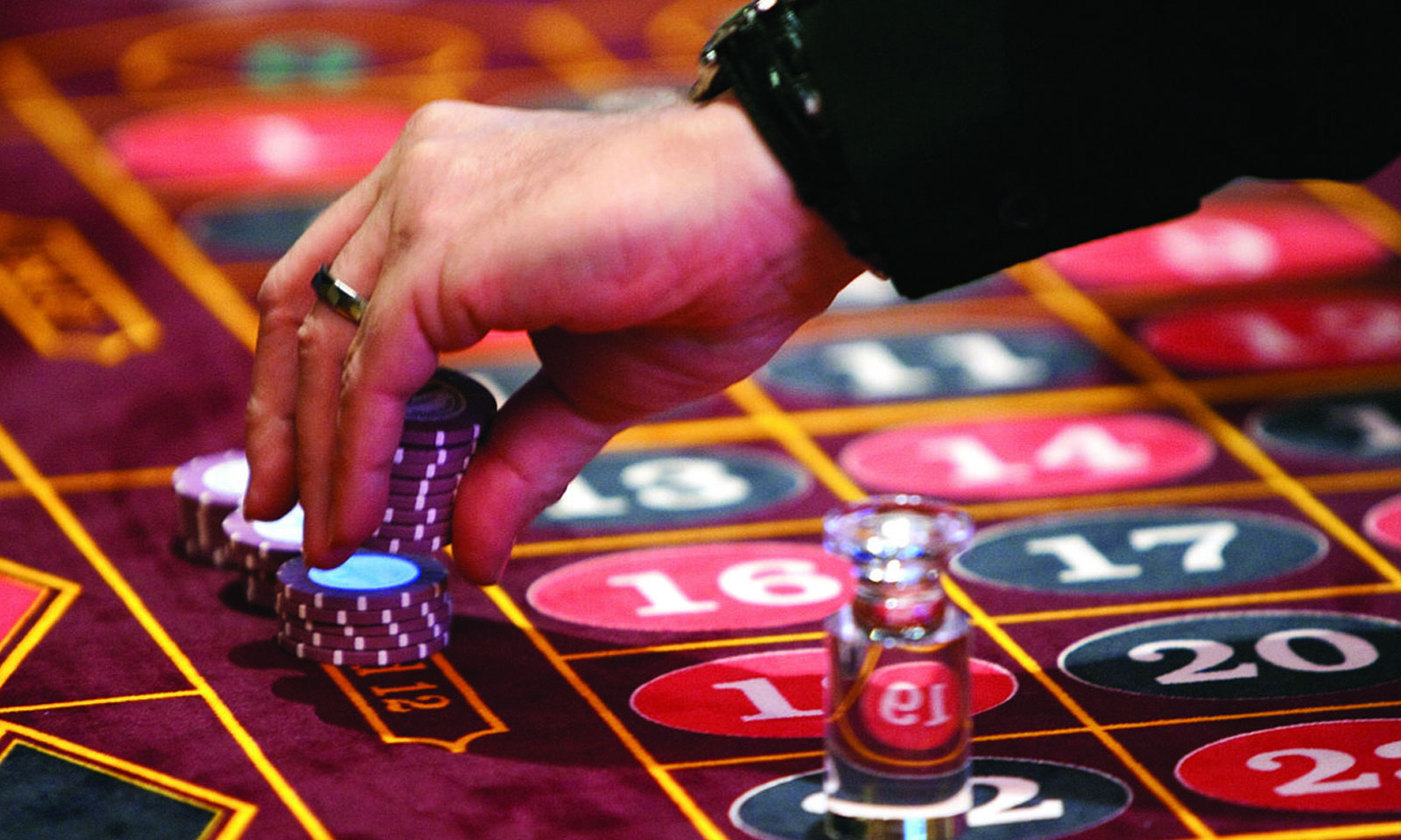 Shqiptari ‘fundos’ shokun e dhomës, i vjedh 11 mijë € dhe i “investon” në lojëra fati