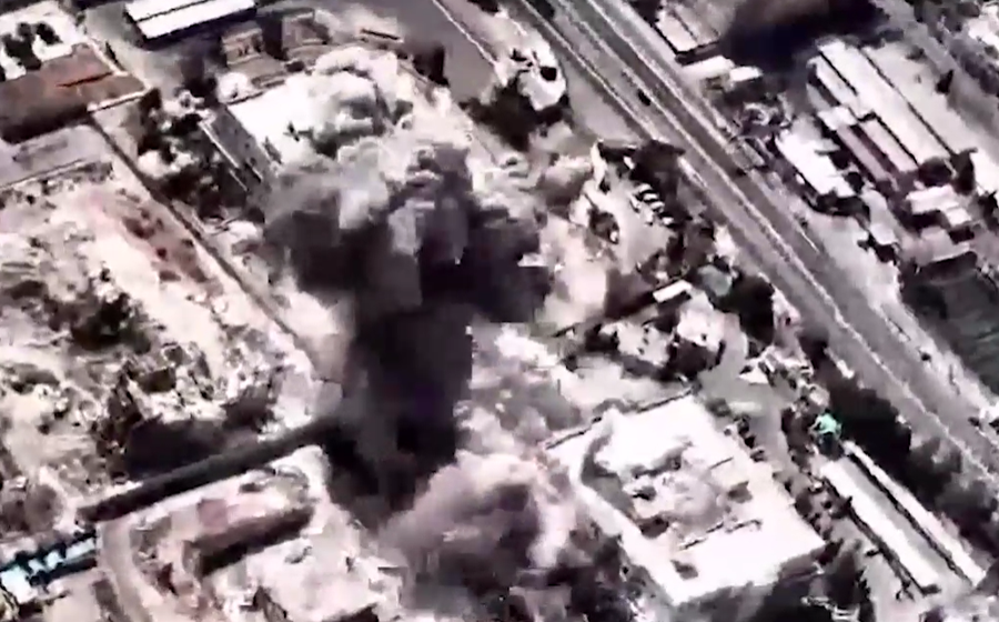 Dalin pamjet si u vra Khamenei  30 bomba u hodhën mbi kompleksin e tij