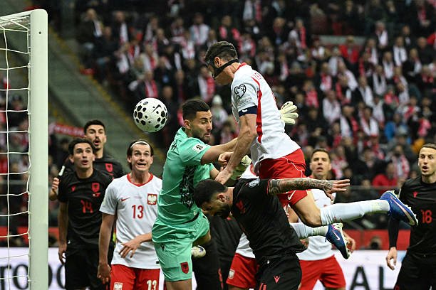 Shqipëria dorëzohet në Varshavë  Polonia përmbys gjithçka dhe shuan ëndrrën kuqezi