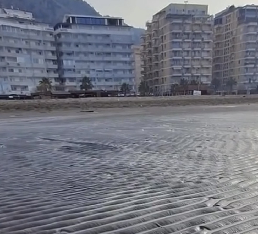 Zbatica në Shëngjin tërheq detin disa metra