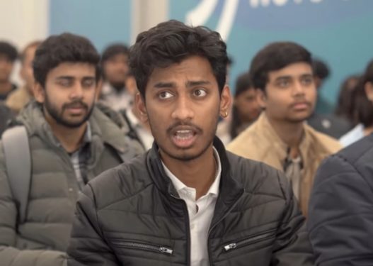 Indianët vijnë të studiojnë infermieri në universitetin privat në Shqipëri