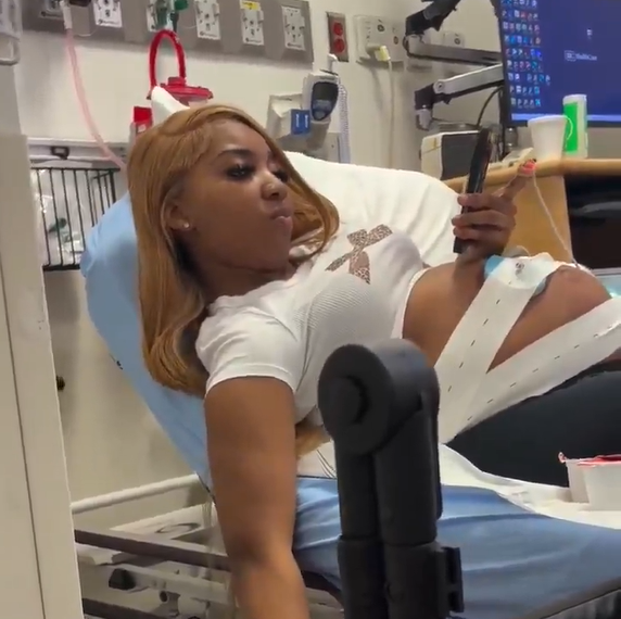 Në prag të lindjes  por s ia ndan sytë telefonit  Pamjet nga dhoma e spitalit që po trazojnë rrjetin