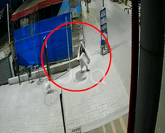 “Kjo grua vodhi disa tapete, t’i kthejë mbrapsht para se ta denoncojmë në polici”