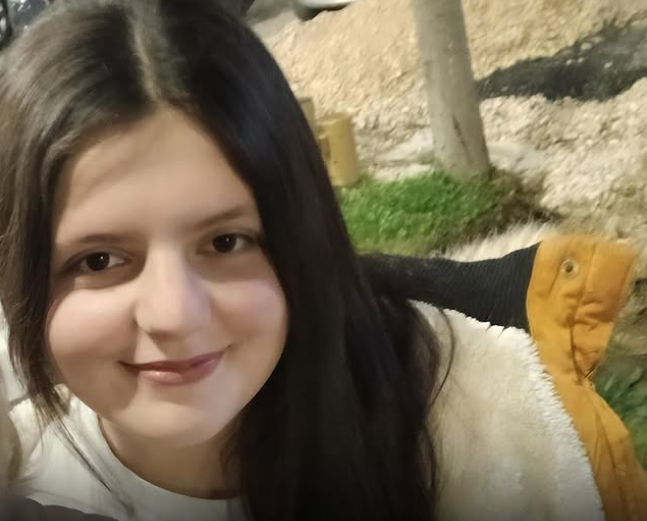 U zhduk në mëngjes nga Durrësi  gjendet në Tiranë 14 vjeçarja