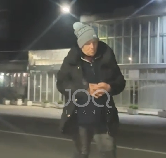 ky-person-u-del-makinave-para-mund-te-marre-ne-qafe-ndonje-shofer