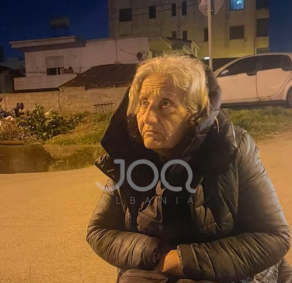 ‘Ka probleme me kujtesën’, e moshuara endet e vetme, kërkohen familjarët e saj