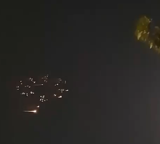 Irani sulmon Izraelin  valë e re raketash drejt Tel Avivit