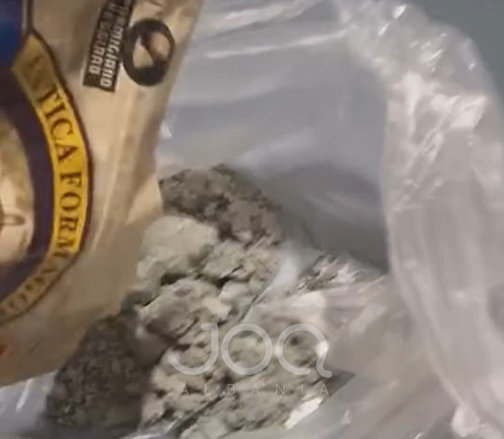 Bleu djathë  Parmigiano Reggiano  te  Family Market   e gjen tërësisht të mykur