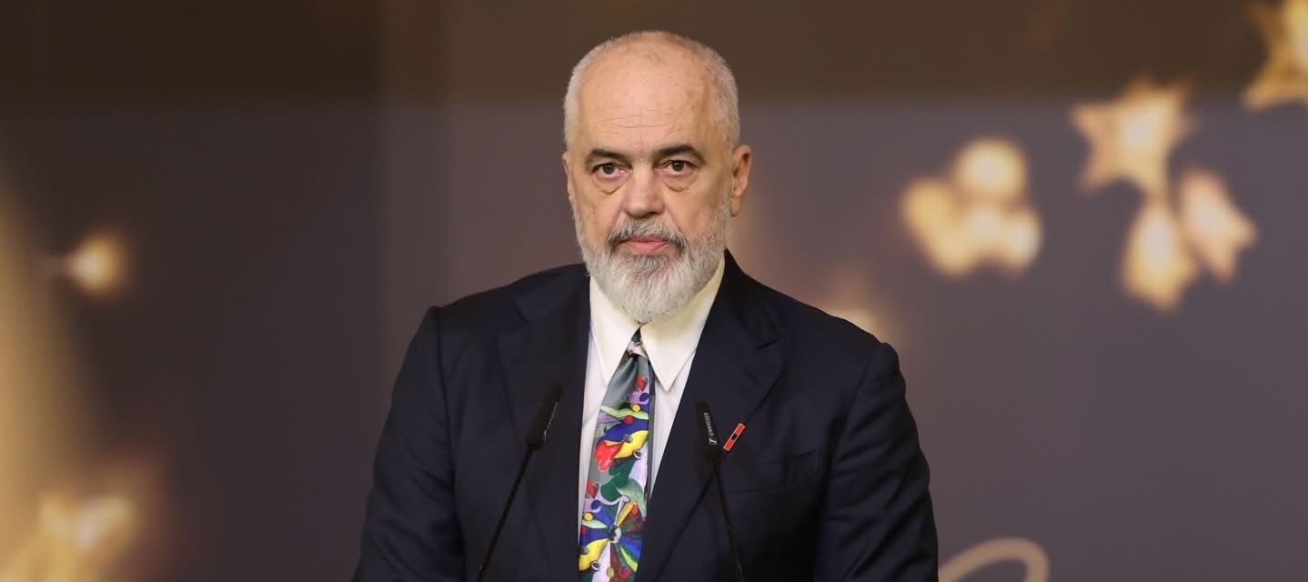 Kush e hëngri iftarin e Ramës  Tabloja me LGBTQIA   çifutë  të korruptuar dhe hoxhallarë 