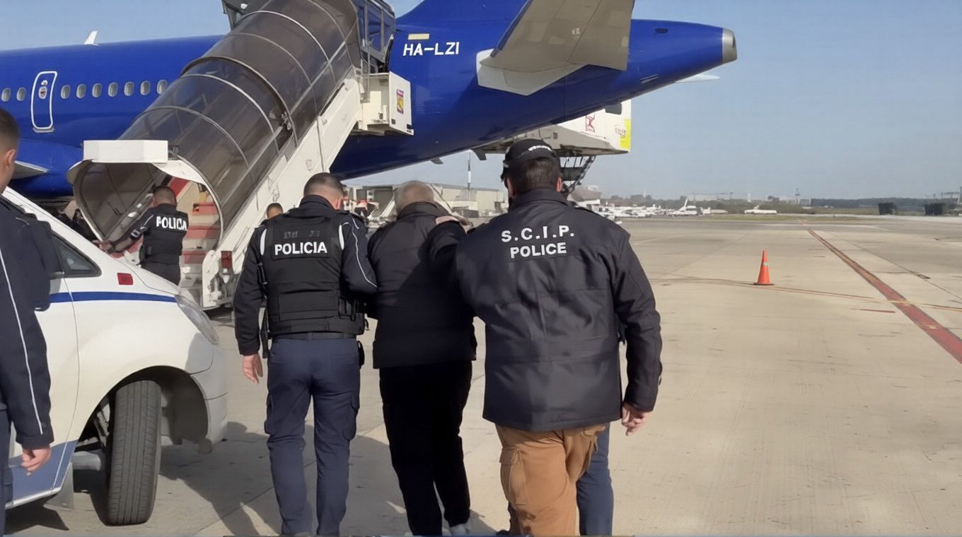 Vranë shqiptarin 26 vite më parë dhe plagosën një tjetër  ekstradohen në Itali dy kushërinjtë Sina