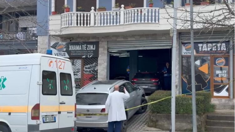 Sherr në një servis makinash në Korçë  4 të plagosur  mes tyre pronari